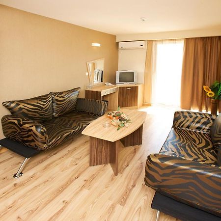 Hotel Kotva Pantai Sunny Ruang foto