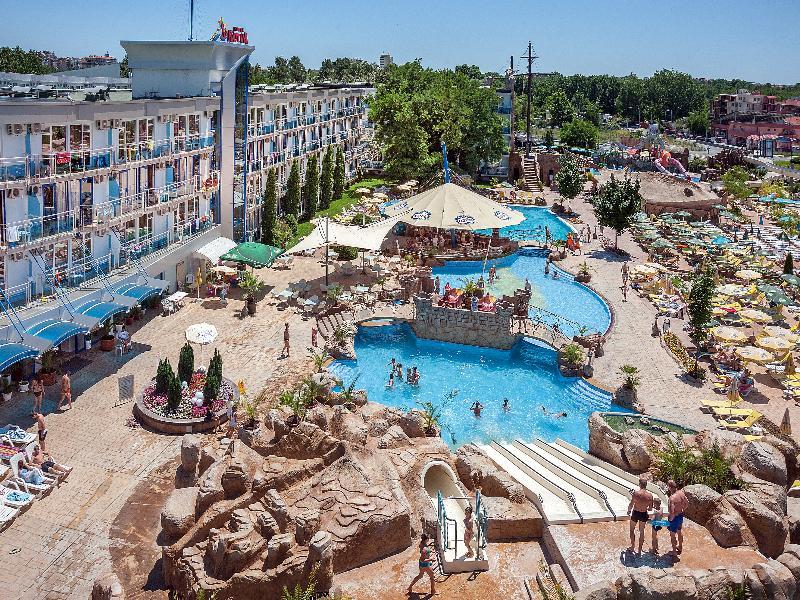 Hotel Kotva Pantai Sunny Bagian luar foto