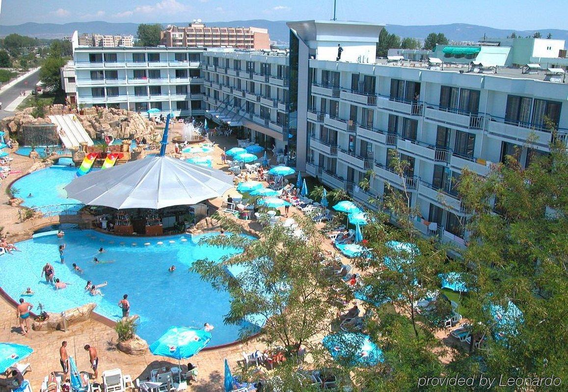 Hotel Kotva Pantai Sunny Bagian luar foto