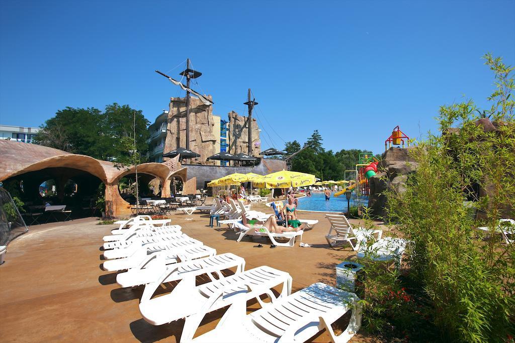Hotel Kotva Pantai Sunny Bagian luar foto