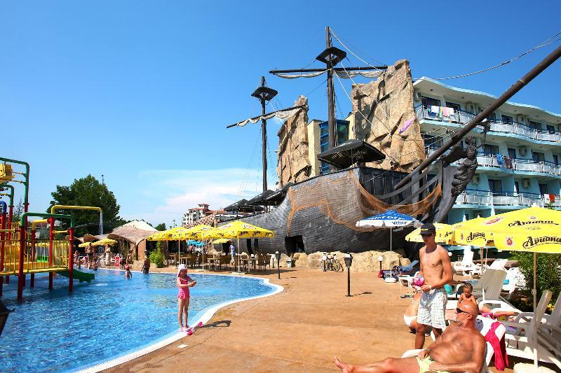 Hotel Kotva Pantai Sunny Bagian luar foto